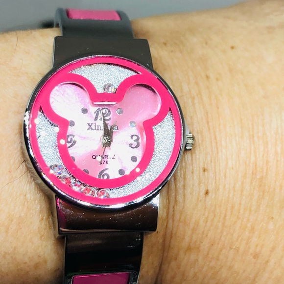 Mickey Mouse Quartz Watch - Picture 8 of 8